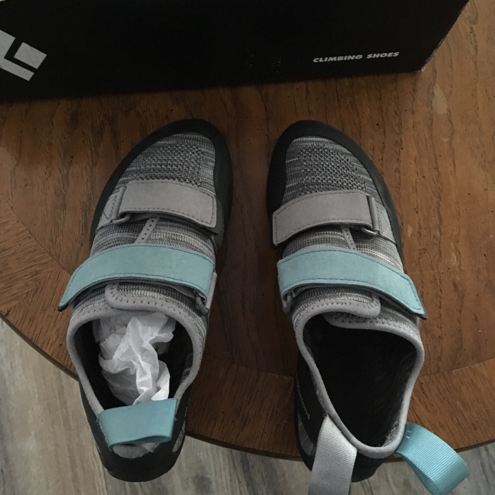 Black diamond climbing shoes. Sz7. Never worn